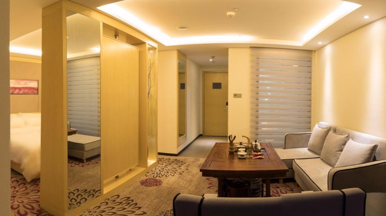 Lavande Hotel Luzhou Jiale Century City Eksteriør bilde